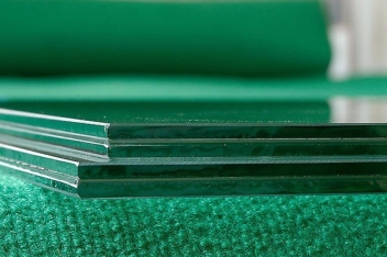 Laminated glass